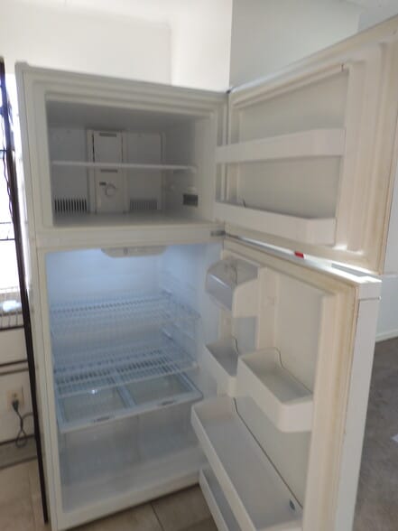 BIG REFRIGERATOR - 7434 Hob Ln