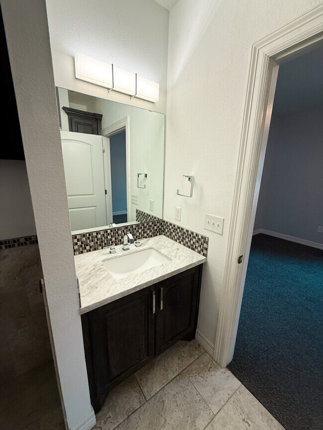 Building Photo - 12250 Charlotte Dr