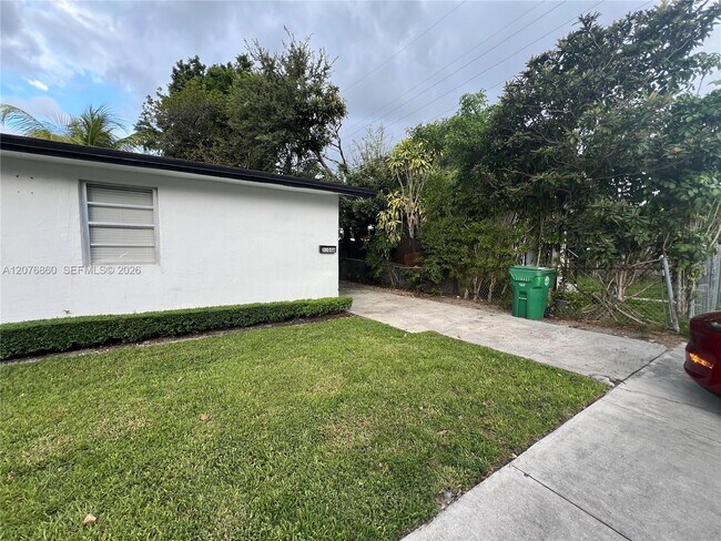 Building Photo - 3102 SW 10th St