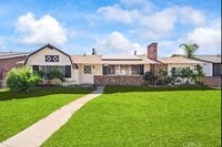 Building Photo - Spacious 5-Bedroom Home in the Heart of Po...