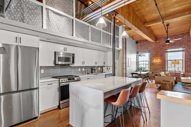 Building Photo - 130 John St