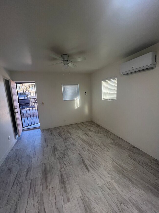 Building Photo - Recently Remodeled-Charming & Cozy Studio Apt.