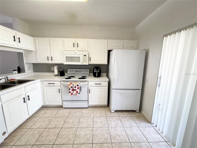 Building Photo - 2246 Lake Woodberry Cir