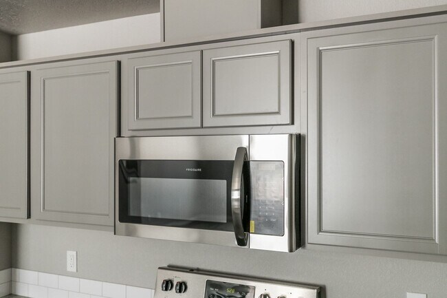 Building Photo - You can be HOME in this beautiful townhome!