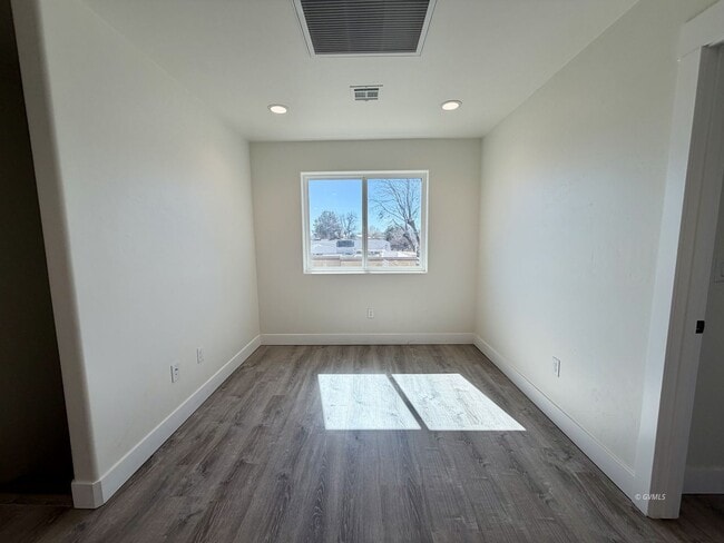 Building Photo - 1204 S Central Ave