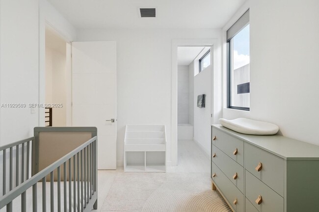 Building Photo - 3458 Day Ave