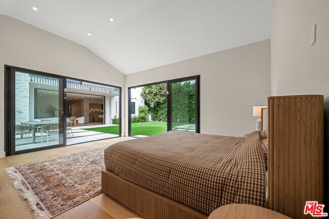 Building Photo - 4740 Sunnyslope Ave