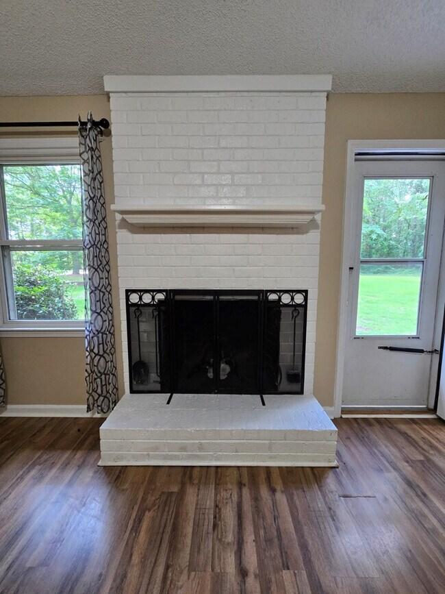 Building Photo - 1520 Crowndale Dr