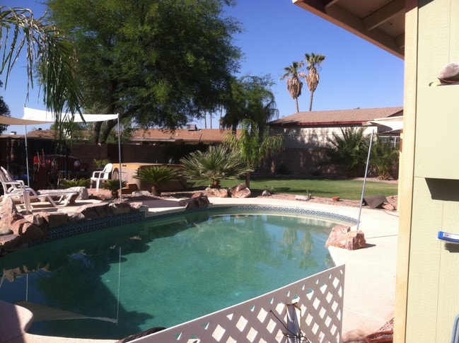 Building Photo - 465 E Providence Dr