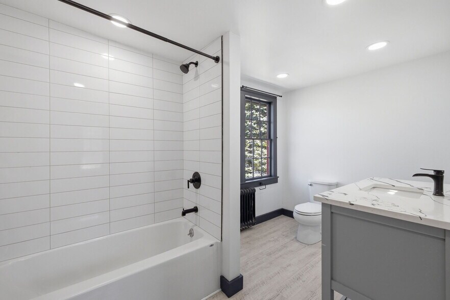 Building Photo - 883 Worthington Rdg