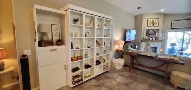 Building Photo - 82570 Delano Dr