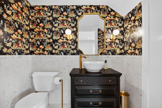 Building Photo - Beautifully updated 3-bedroom, 2.5-bathroom Craftsman in the heart of South Park