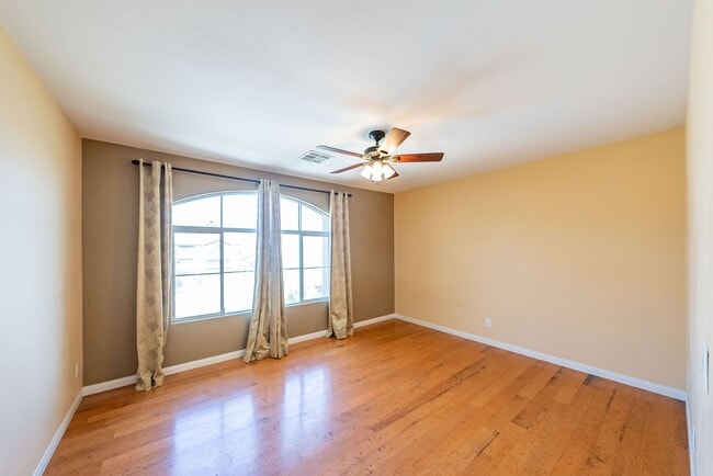 Building Photo - Beautiful 4-bedroom home located in Henderson