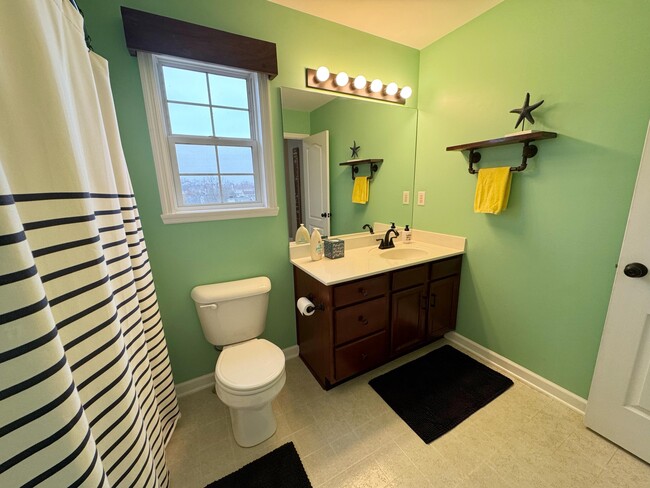 Building Photo - 2688 Woodlawn Way