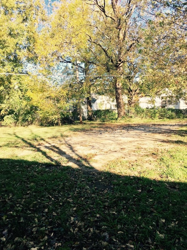 Building Photo - 4022 E 68th Terrace