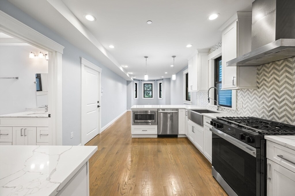 Building Photo - 225 E Eagle St