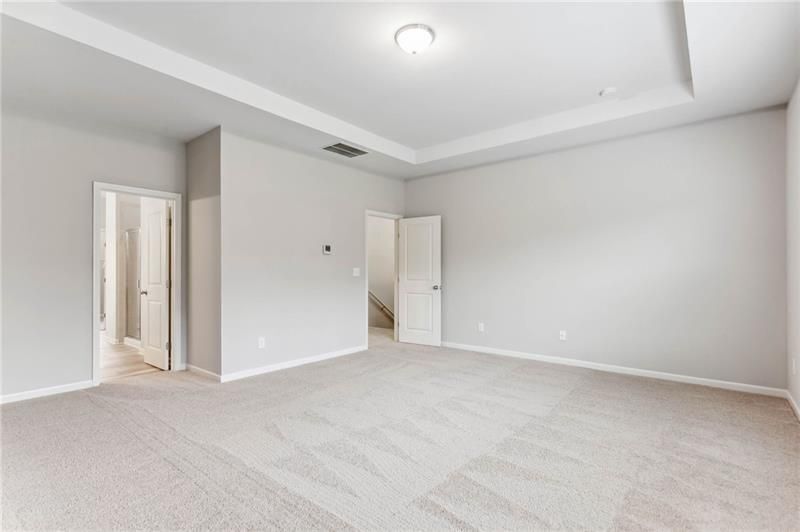 Building Photo - 5530 Mirror Lake Dr