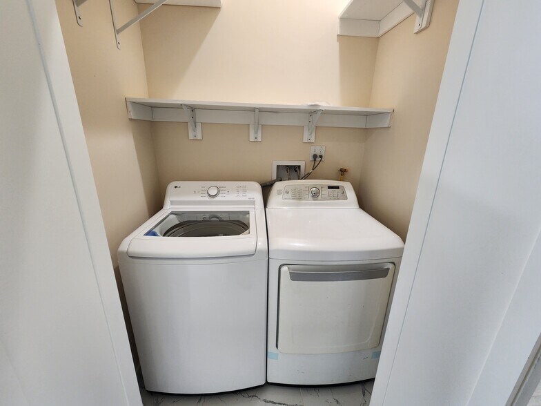 Building Photo - 10926 Olinda St