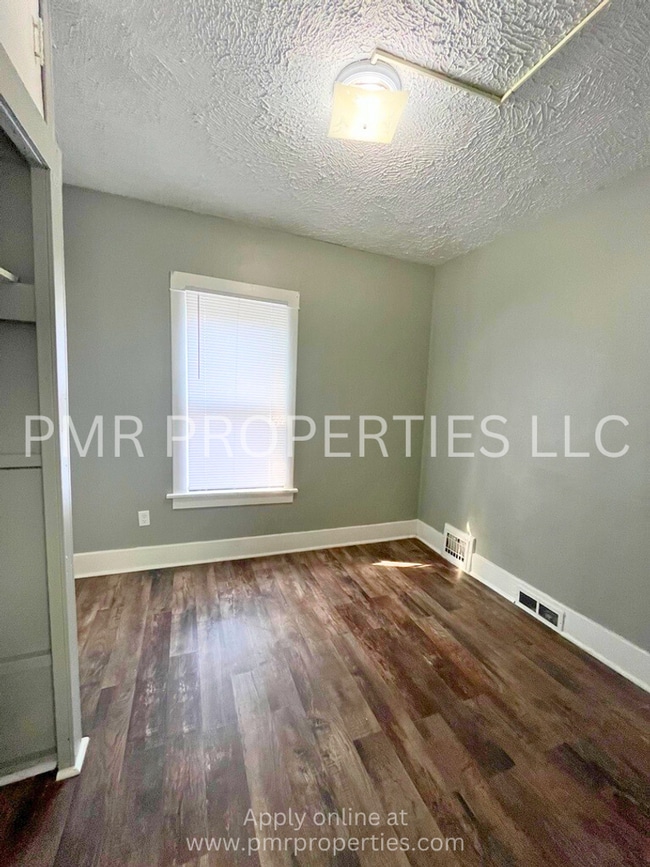 Building Photo - 3 Bedrooms/1 Bathroom House