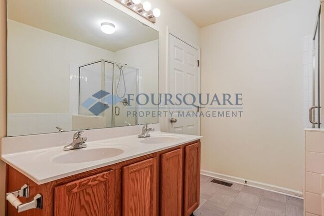 Building Photo - 3-Story Townhome with Open Floor Plan & Private Primary Suite  and Easy Access to I-440, I-40 & I...