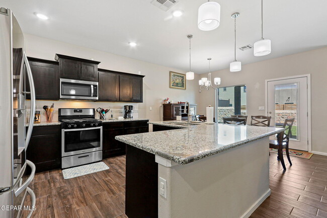 Building Photo - 908 Betton Pl