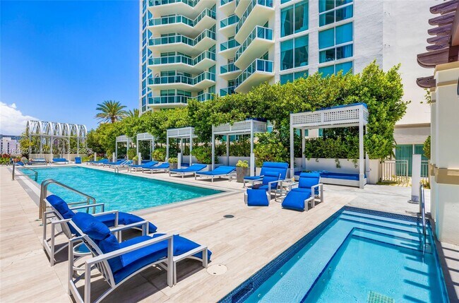 Building Photo - 300 Sunny Isles Blvd