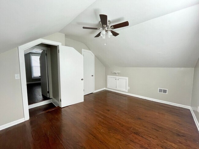 Building Photo - oliver322