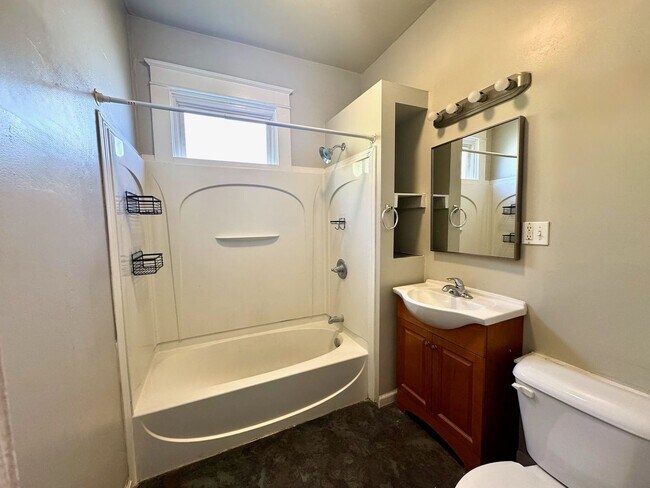 Building Photo - 30 Conklin St