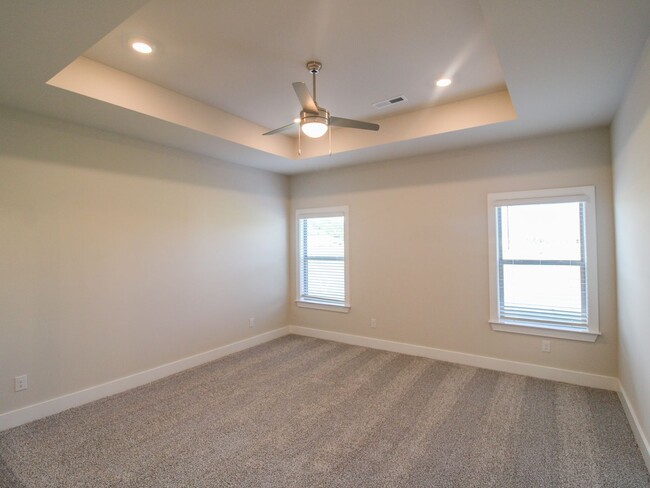 Building Photo - Beautiful townhome located minutes from At...