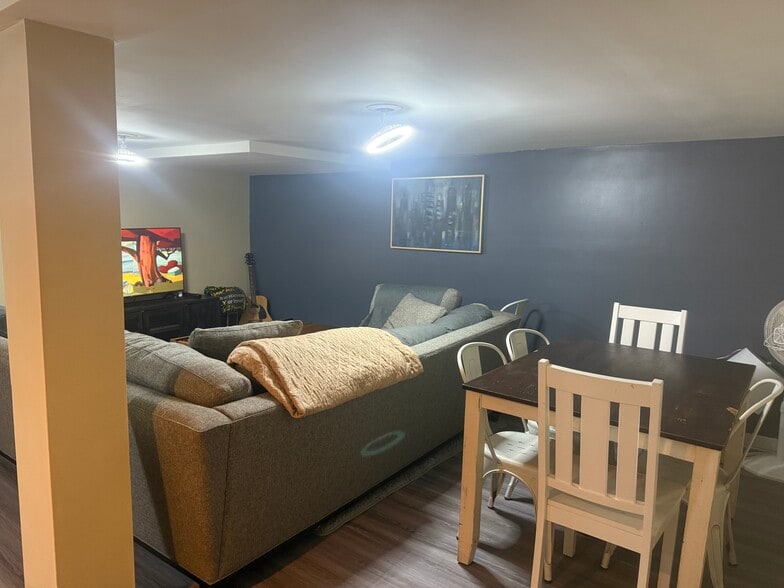 Living room - 3716 Washington Pike