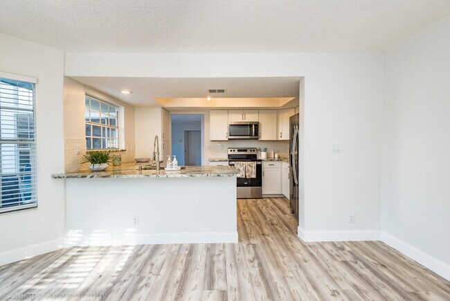 Building Photo - 5080 Point Alexis Dr