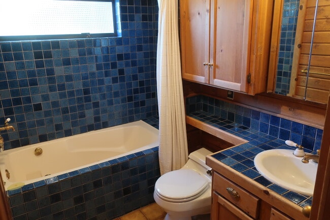 Building Photo - 3601 10th St SE