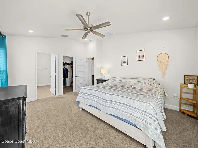 Building Photo - 695 Lantana St