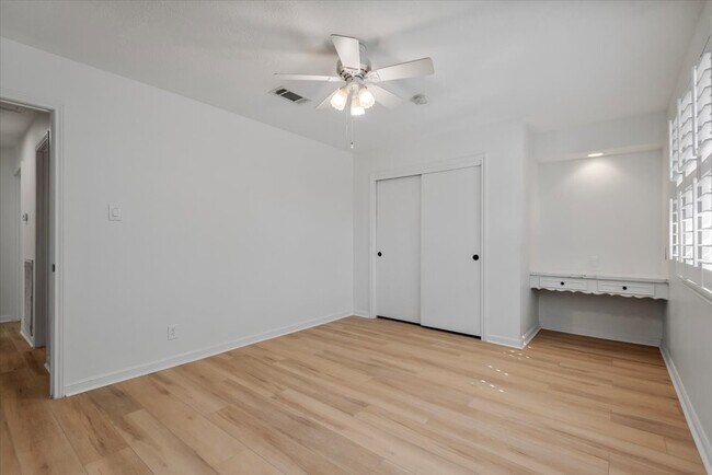 Building Photo - 20 Woody Creek Dr