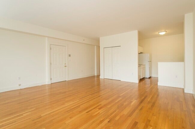 Building Photo - 97 Broadway