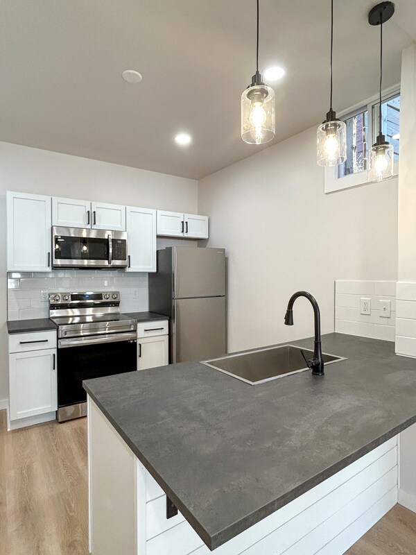 Building Photo - 3206 Dobson St