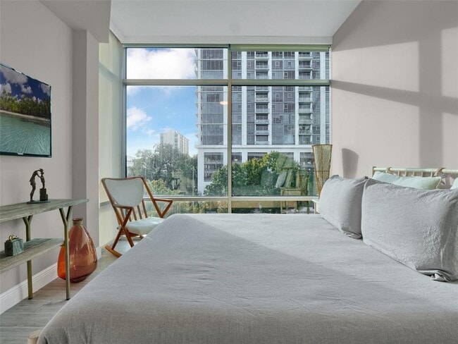 Building Photo - 525 E Jackson St