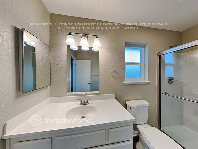 Building Photo - 120 Persimmon Dr