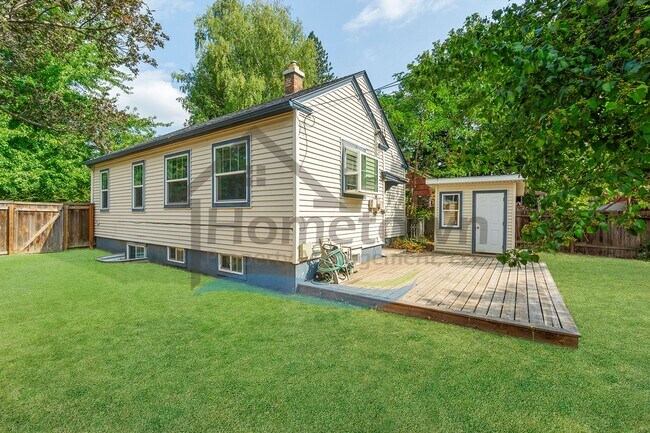 Building Photo - 4 Bedroom 2 Bathroom Home with a Fully Fen...