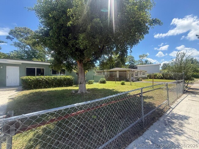 Building Photo - 630 E Dayton Cir