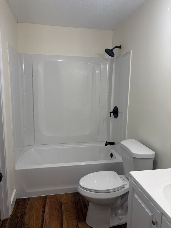 Building Photo - Stepless Townhome