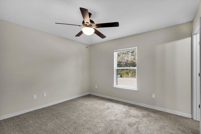 Building Photo - 3/2 Rental South of Ocala!