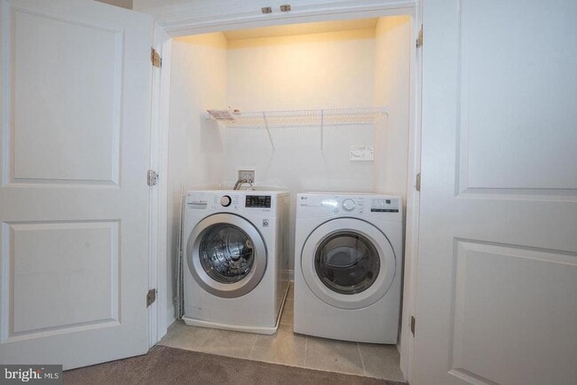 Building Photo - 220 Charles Ellis Dr