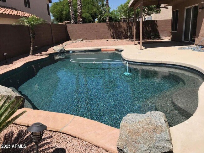 Building Photo - 2917 E Windsong Dr