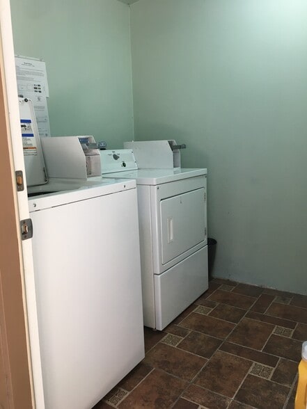 Coin-op laundry room - 1819 Beloit Ave