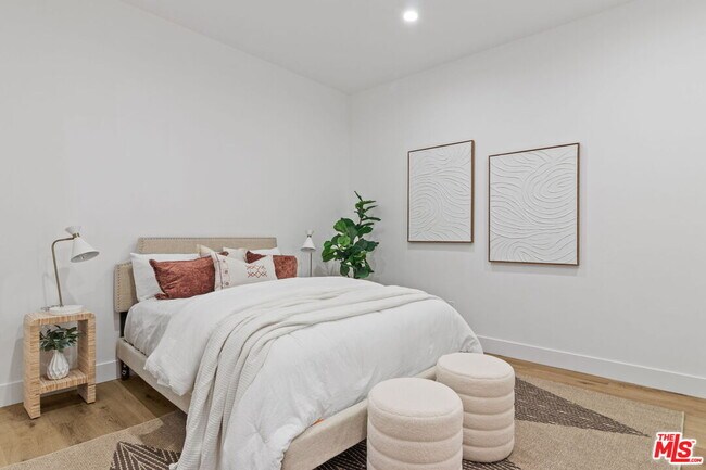 Building Photo - 4535 Haskell Ave