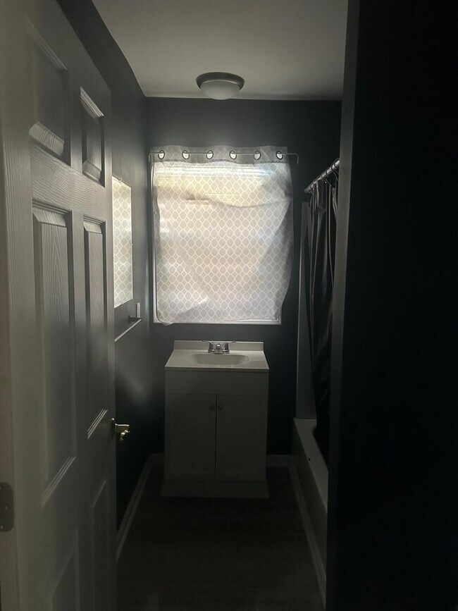 Building Photo - 313 W Kearns Ave