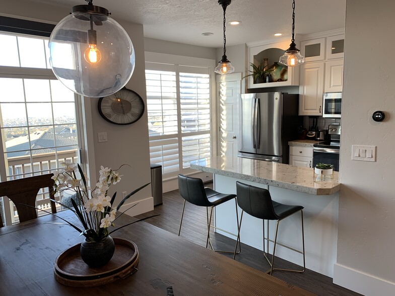 Building Photo - 991 E Senior Band Rd