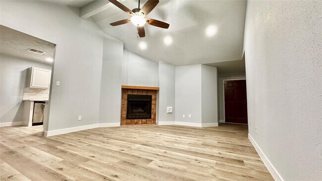 Building Photo - 415 Starborough Dr