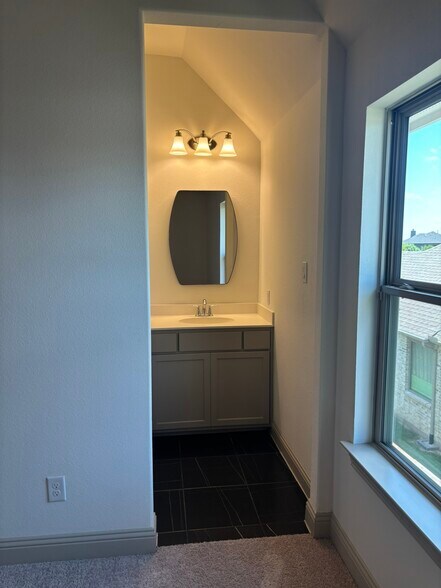 Building Photo - 1702 Trellis Dr